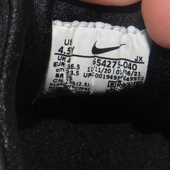 NIKE💥NIKE AIR HUARACHE BLACK AND WHITE💥 - Picture 8 of 10